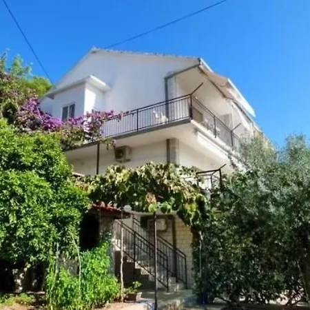 Fuer Sechs Personen- Mit Einem Balkon By Interhome