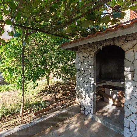 Apartment Fuer Sechs Personen- Mit Einem Balkon By Interhome *