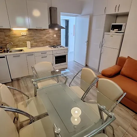 Apartament Fuer Sechs Personen- Mit Einem Balkon By Interhome *