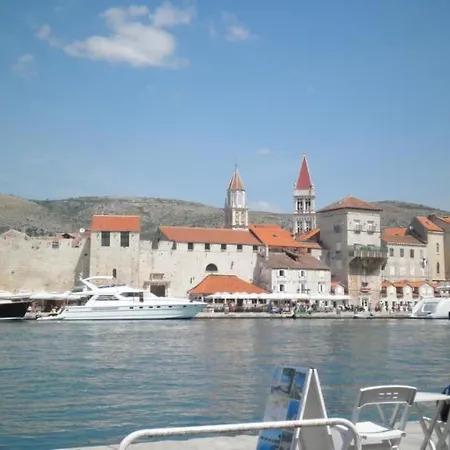 Fuer Sechs Personen- Mit Einem Balkon By Interhome