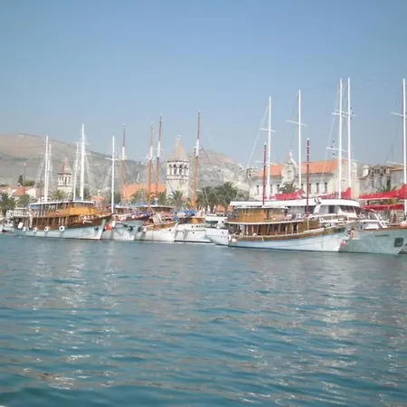 Fuer Sechs Personen- Mit Einem Balkon By Interhome Trogir