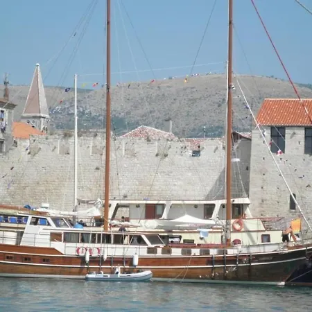 Fuer Sechs Personen- Mit Einem Balkon By Interhome Apartament Trogir