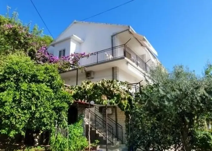 Fuer Sechs Personen- Mit Einem Balkon By Interhome