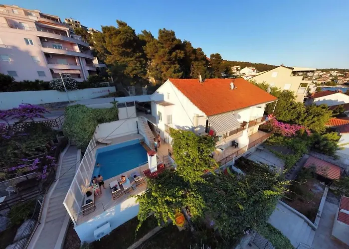 Apartament Fuer Sechs Personen- Mit Einem Balkon By Interhome Trogir