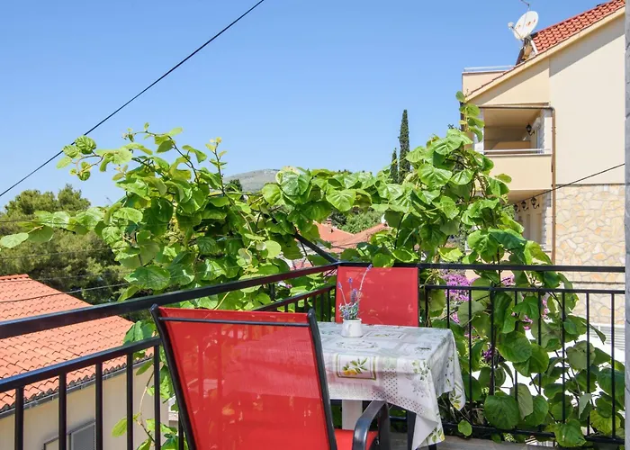 Apartment Fuer Sechs Personen- Mit Einem Balkon By Interhome Trogir