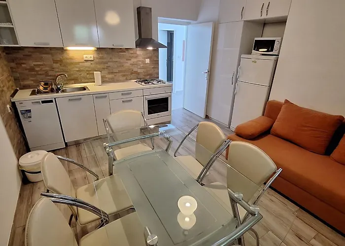 Apartment Fuer Sechs Personen- Mit Einem Balkon By Interhome *