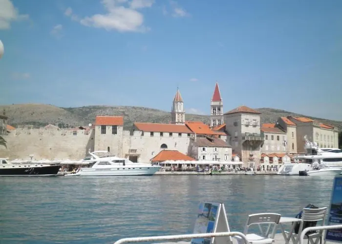 Fuer Sechs Personen- Mit Einem Balkon By Interhome