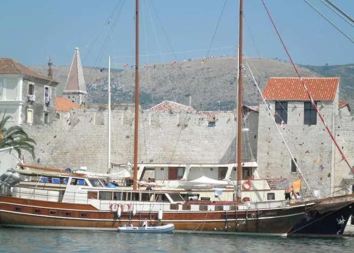 Fuer Sechs Personen- Mit Einem Balkon By Interhome Apartament Trogir